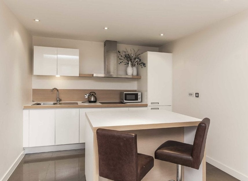Flat Gatliff Road in City of Westminster