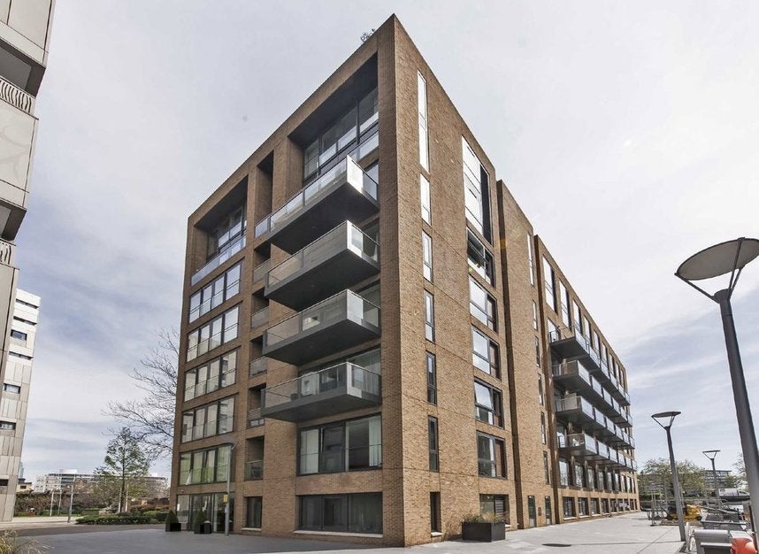 Flat Gatliff Road in City of Westminster