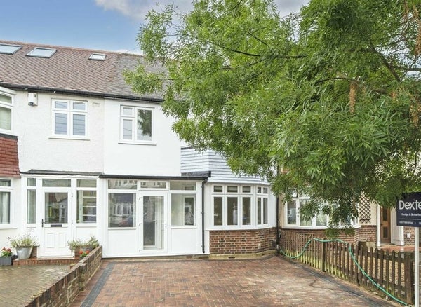 Flat Leamington Avenue in London