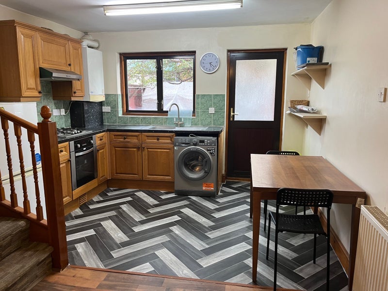 Room Station Road in Greater London