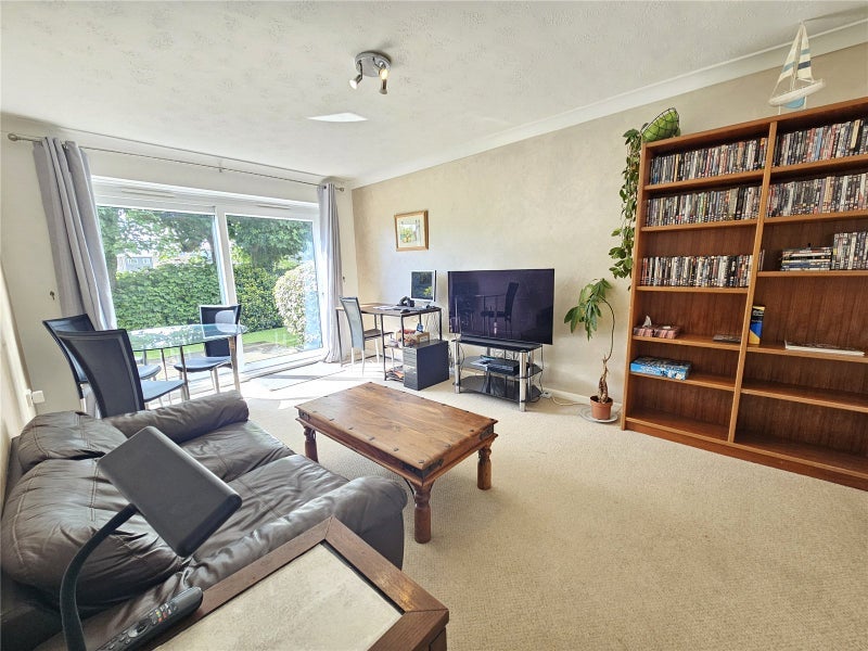 Flat Waterford Place in Highcliffe-on-Sea