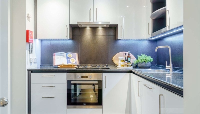Flat Westferry Circus in Greater London
