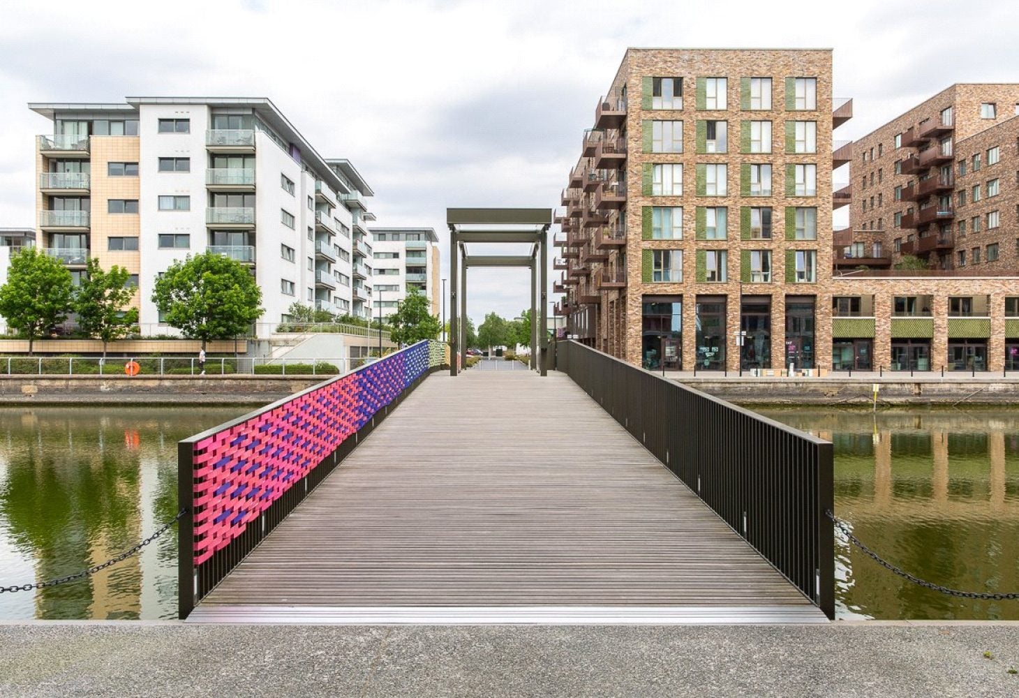 Flat Shackleton Way in Greater London