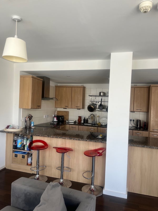 Room Point Pleasant in Greater London