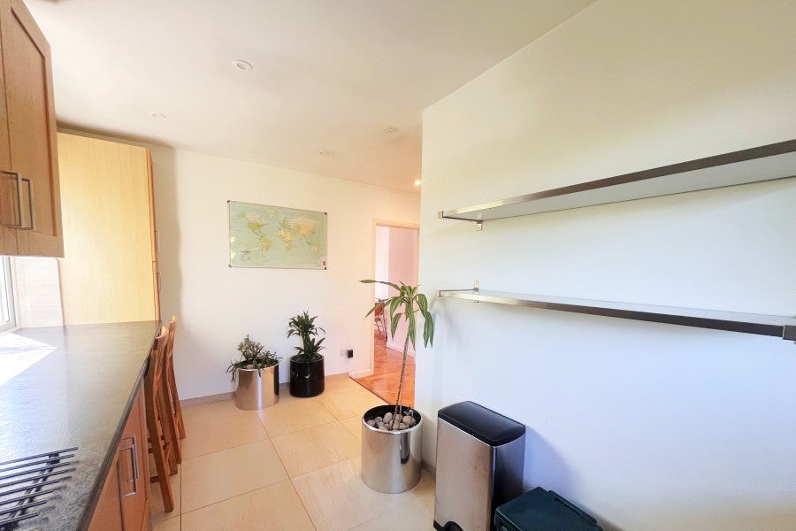 Flat Clandon Road in Guildford