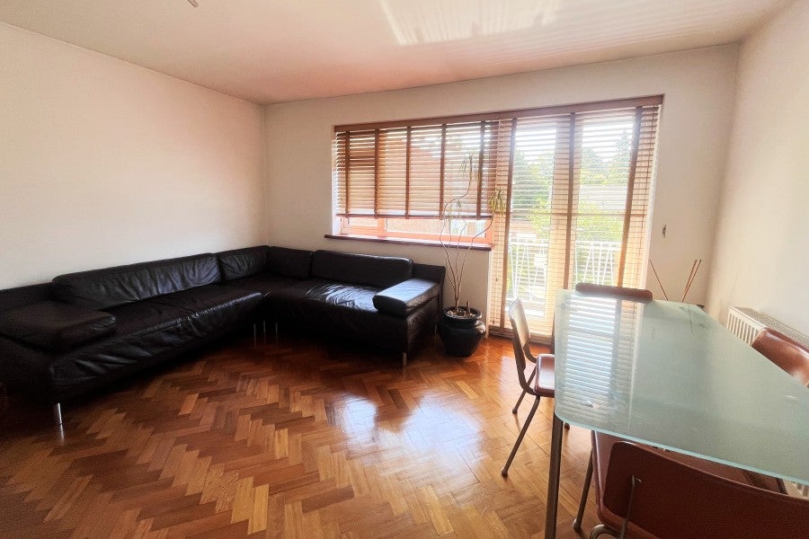 Flat Clandon Road in Guildford