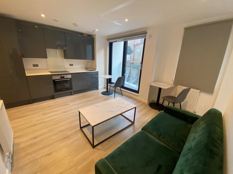 Flat Chertsey Road in Woking