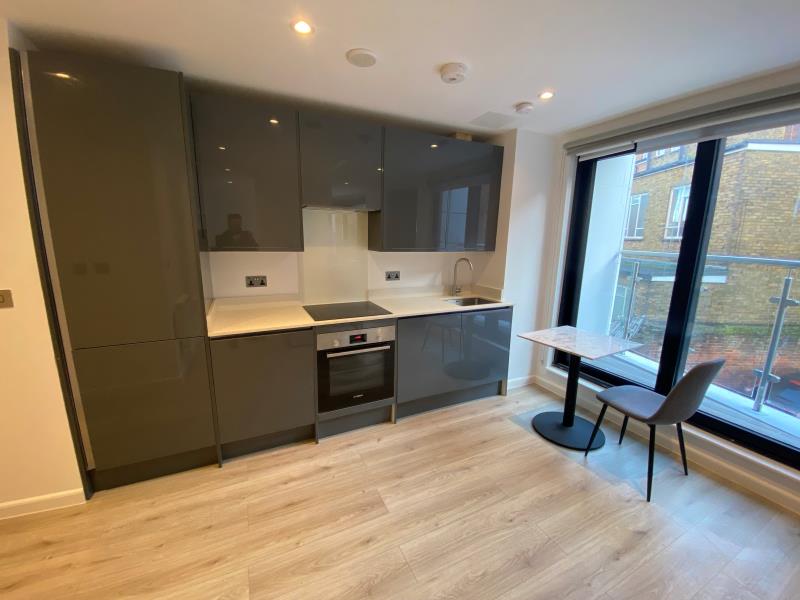 Flat Chertsey Road in Woking