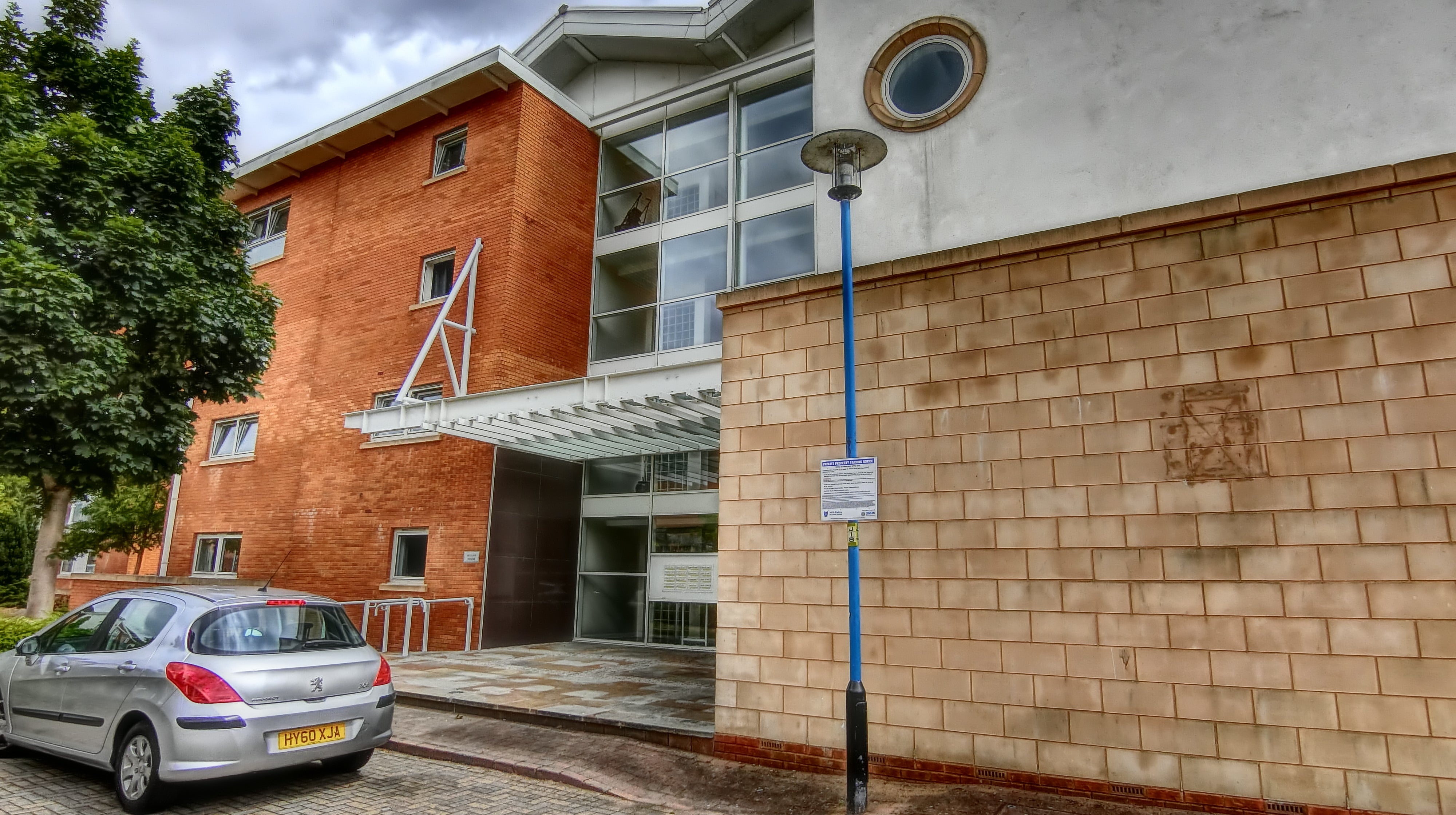 Flat Clarence Road in Cardiff