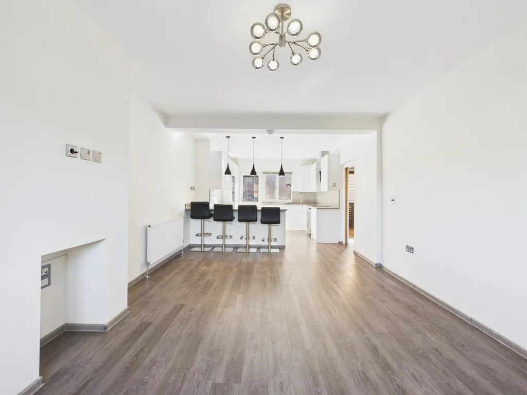 Flat Albion Way in Horsham