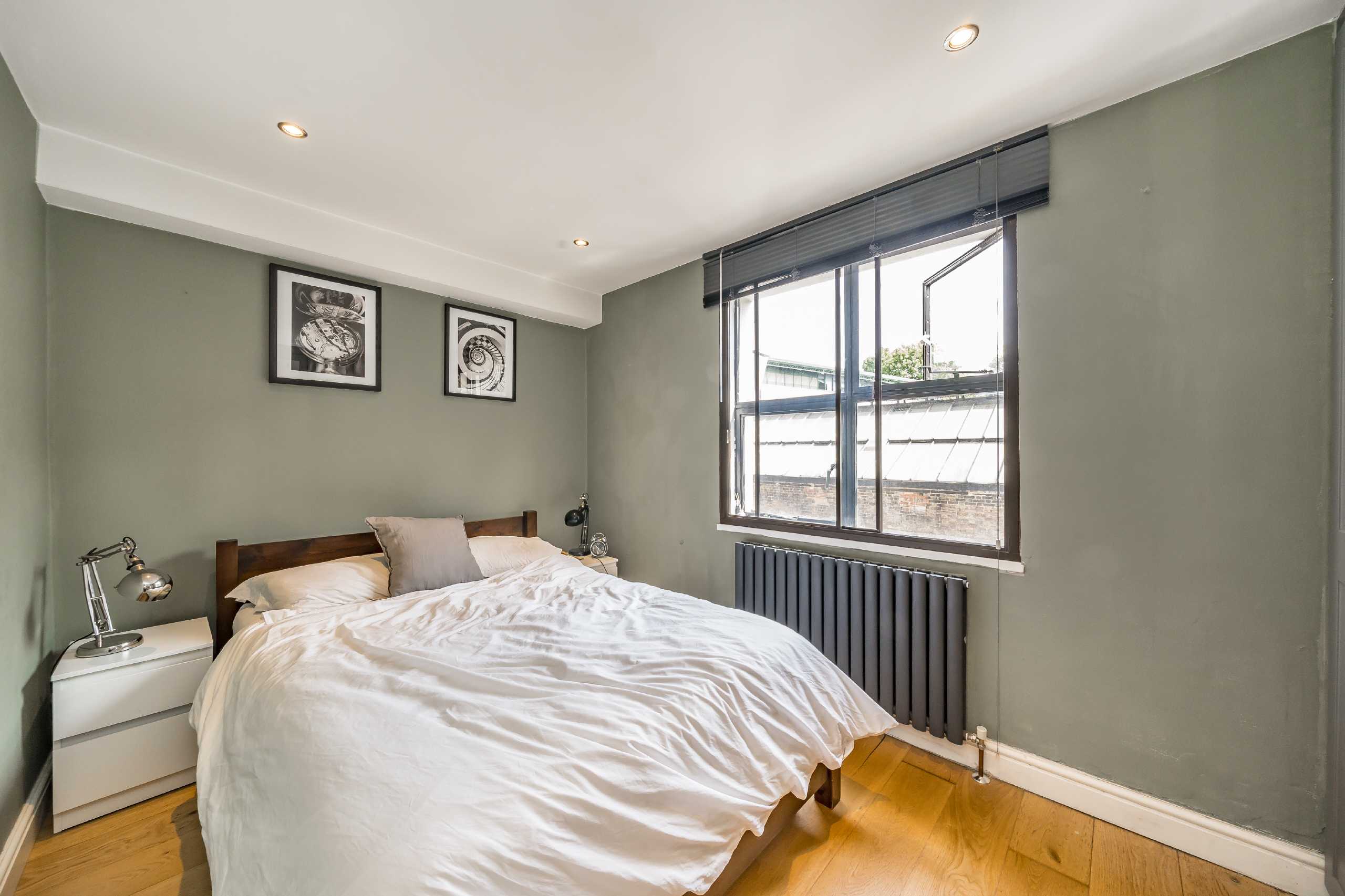 Flat Eversholt Street in Greater London