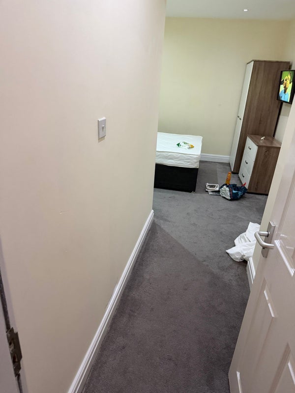 Room Arundel Avenue in Liverpool