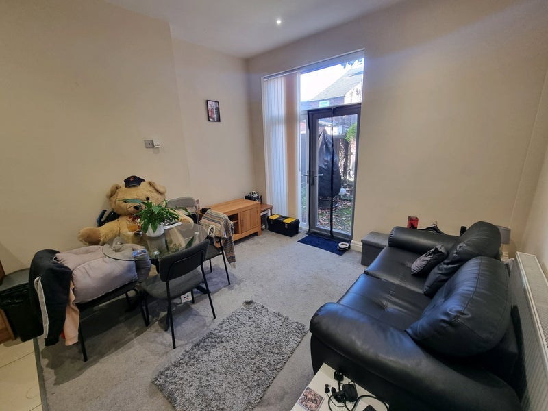 Room Arundel Avenue in Liverpool