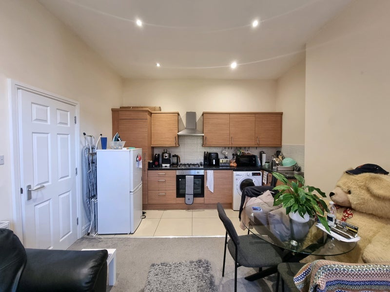 Room Arundel Avenue in Liverpool