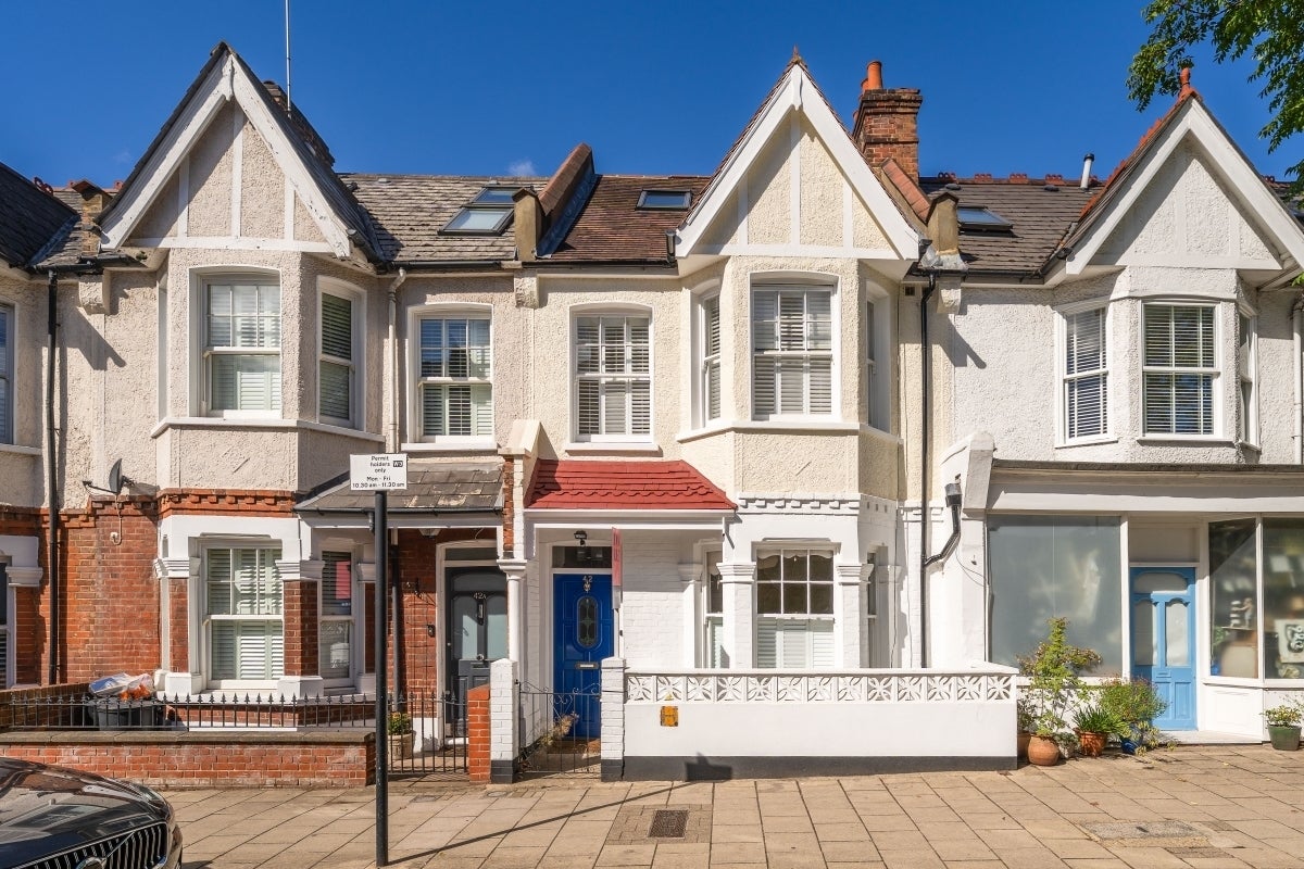 House Allfarthing Lane in Greater London