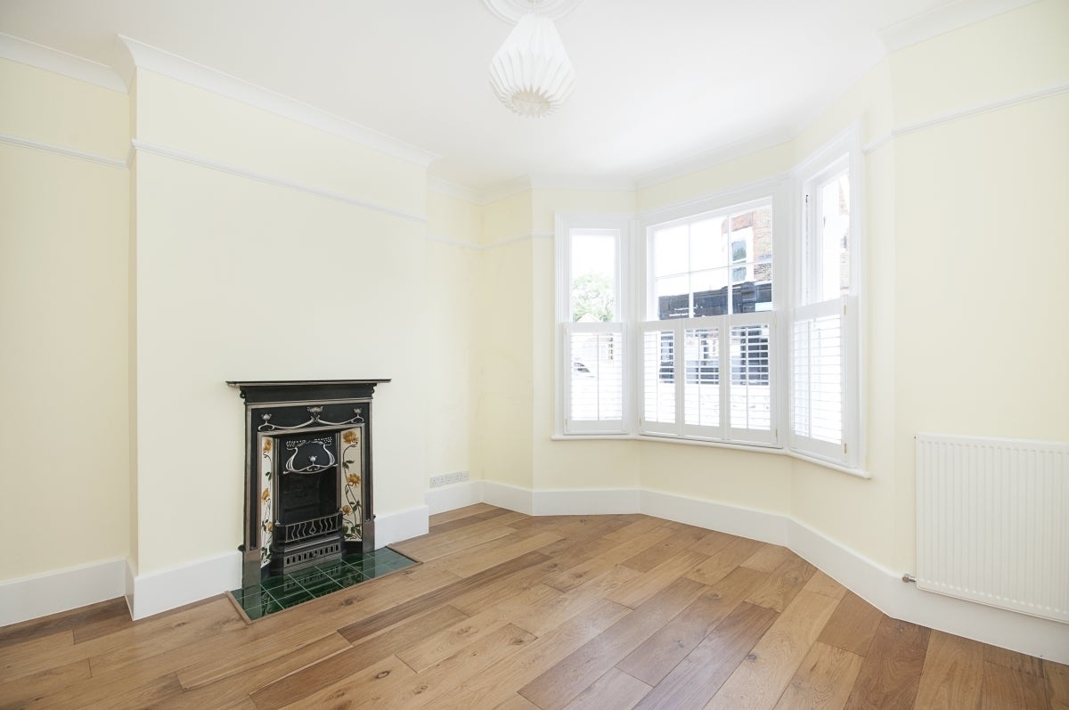 House Allfarthing Lane in Greater London