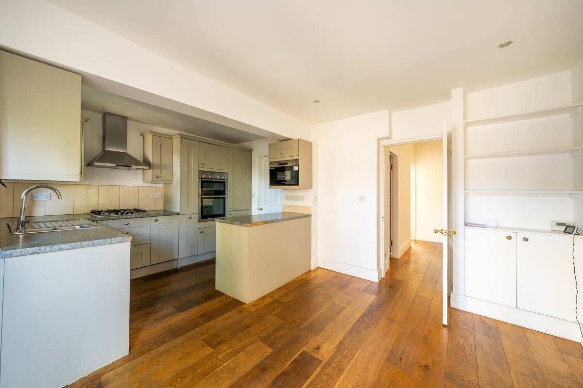 House Allfarthing Lane in Greater London