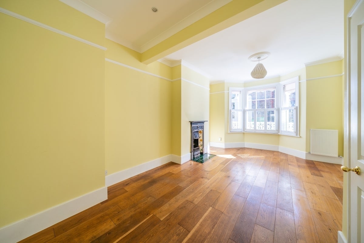 House Allfarthing Lane in Greater London