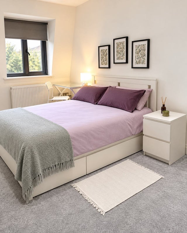Room Edge Point Close in Greater London