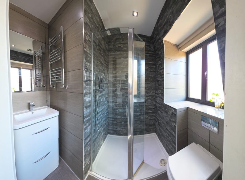 Room Edge Point Close in Greater London