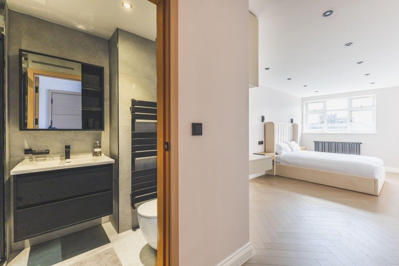 Flat Nelson Street in Greater London