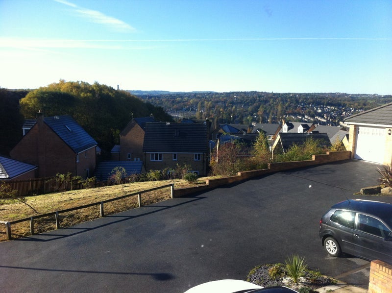 Room Calderwood Close in Bradford