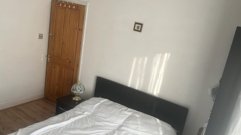 Flat Godstone Road in Caterham