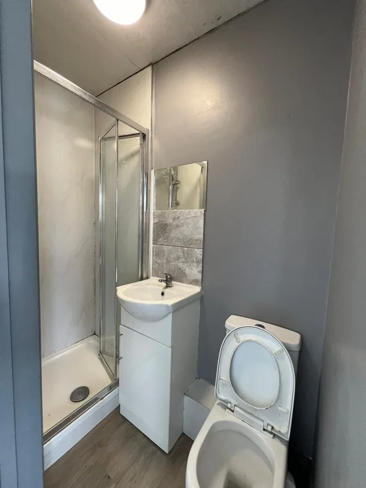 Room Fernside Avenue in Greater London