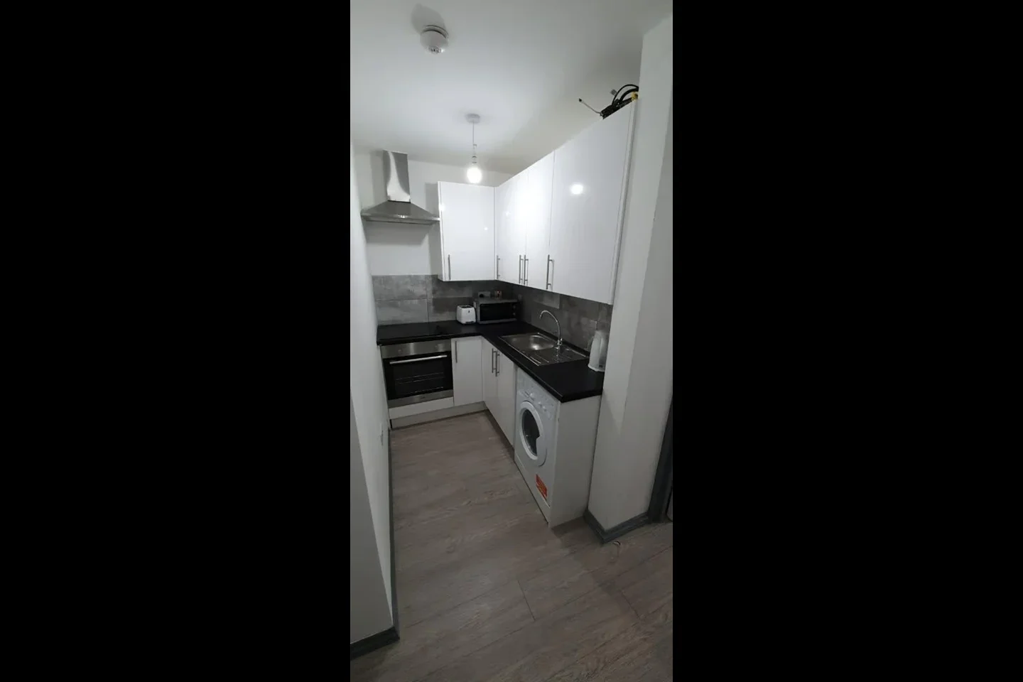 Room Fernside Avenue in Greater London