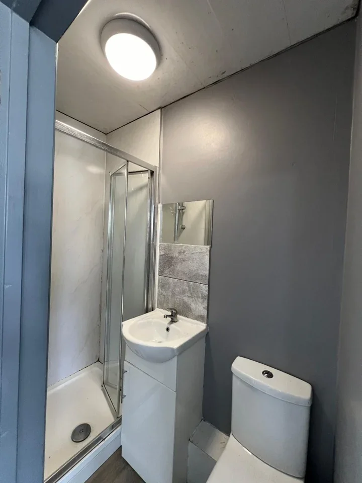 Room Fernside Avenue in Greater London