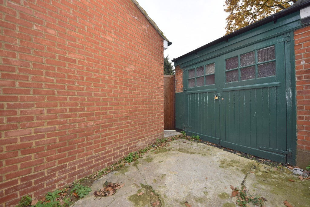 House Cranbrook Road in Greater London