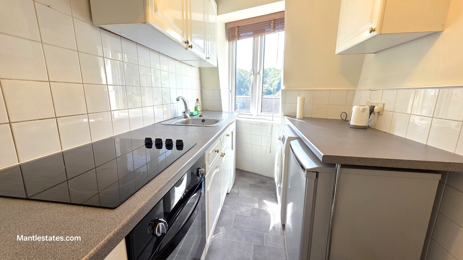 Flat Longmore Avenue in Greater London