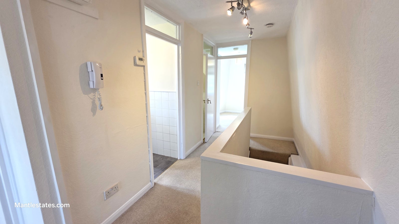 Flat Longmore Avenue in Greater London