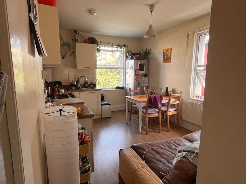 Room Carlingford Road in Greater London
