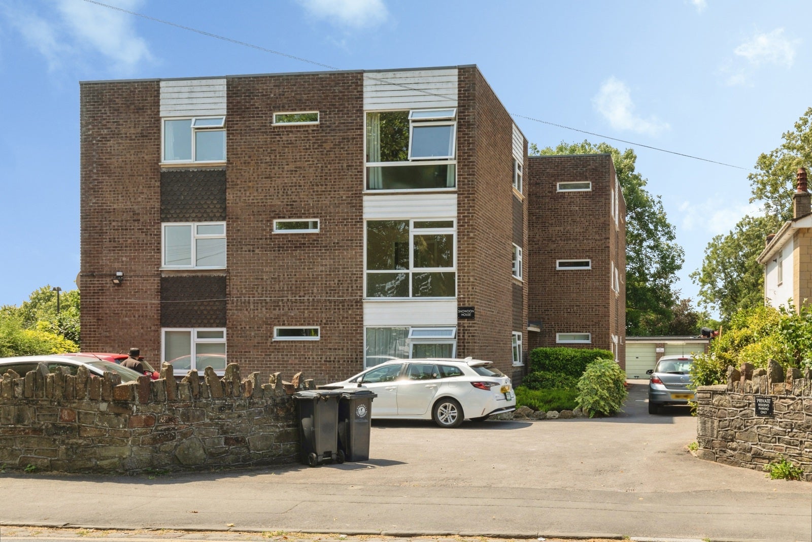 Flat Snowdon Road in Bristol