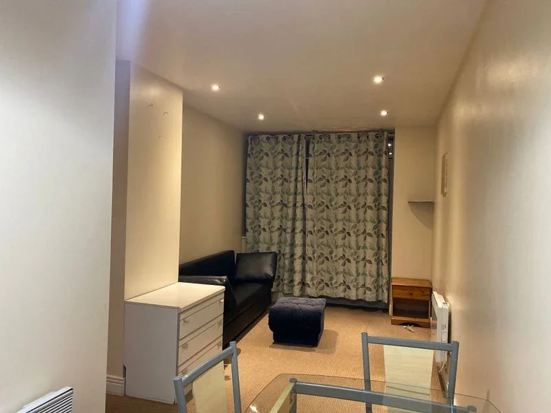 Flat Gerry Raffles Square in Greater London