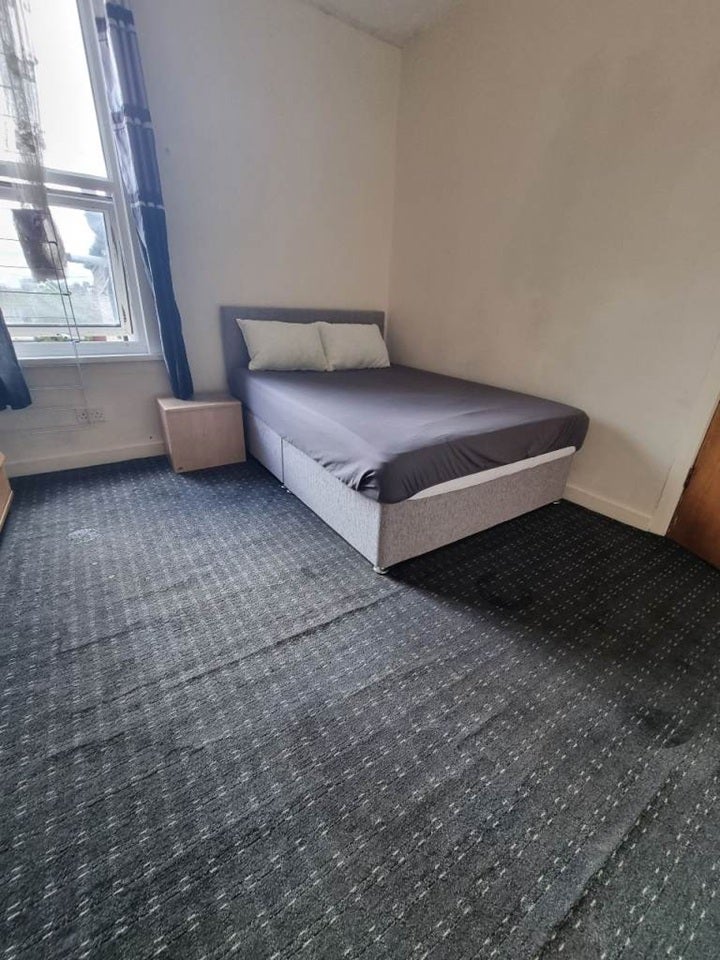 Room Plashet Road in Greater London
