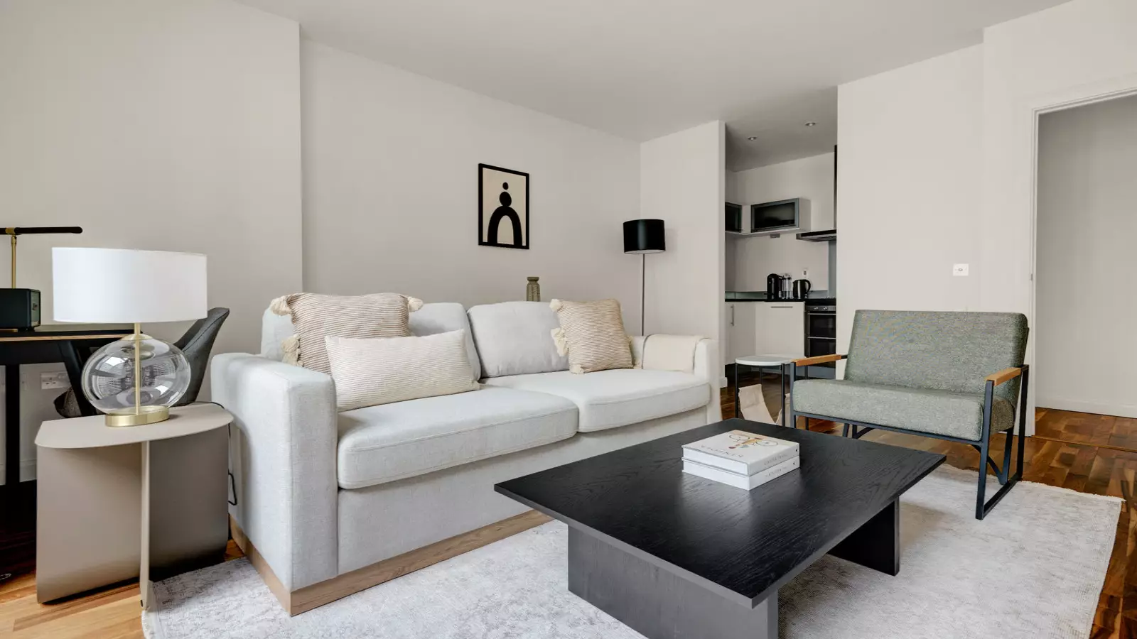 Flat South Quay Walk in Greater London