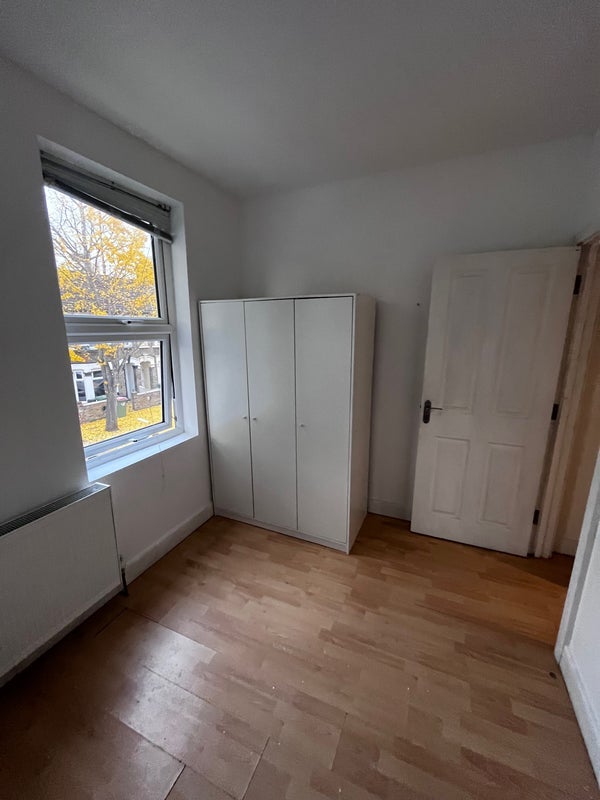 Room Harcourt Road in Greater London