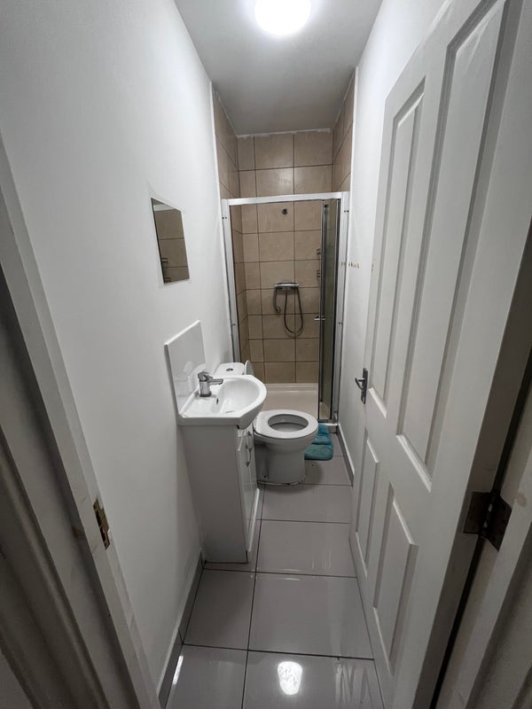 Room Harcourt Road in Greater London