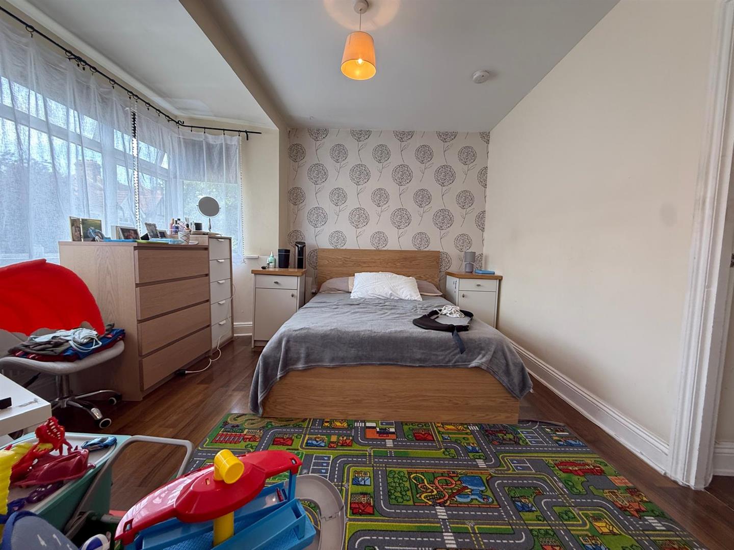 Flat Berwick Road in Greater London