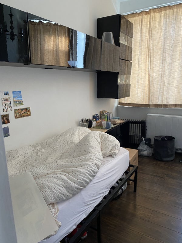 Room Oakhill Road in Greater London