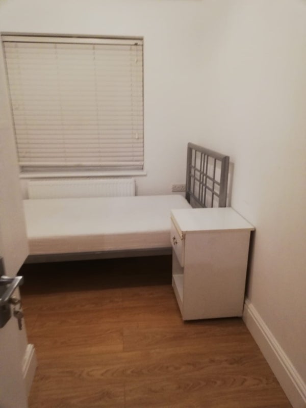 Room Crayle Street in Slough