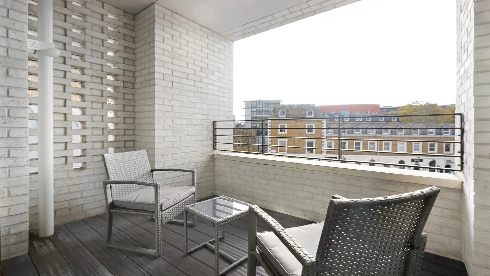 Flat Adelaide Road in Greater London