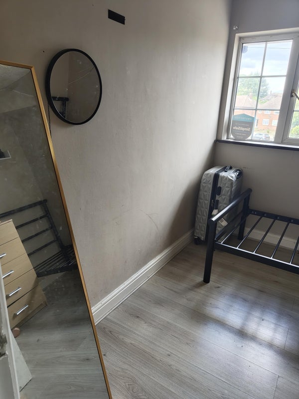 Room Leveret Close in Greater London