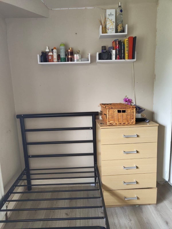 Room Leveret Close in Greater London