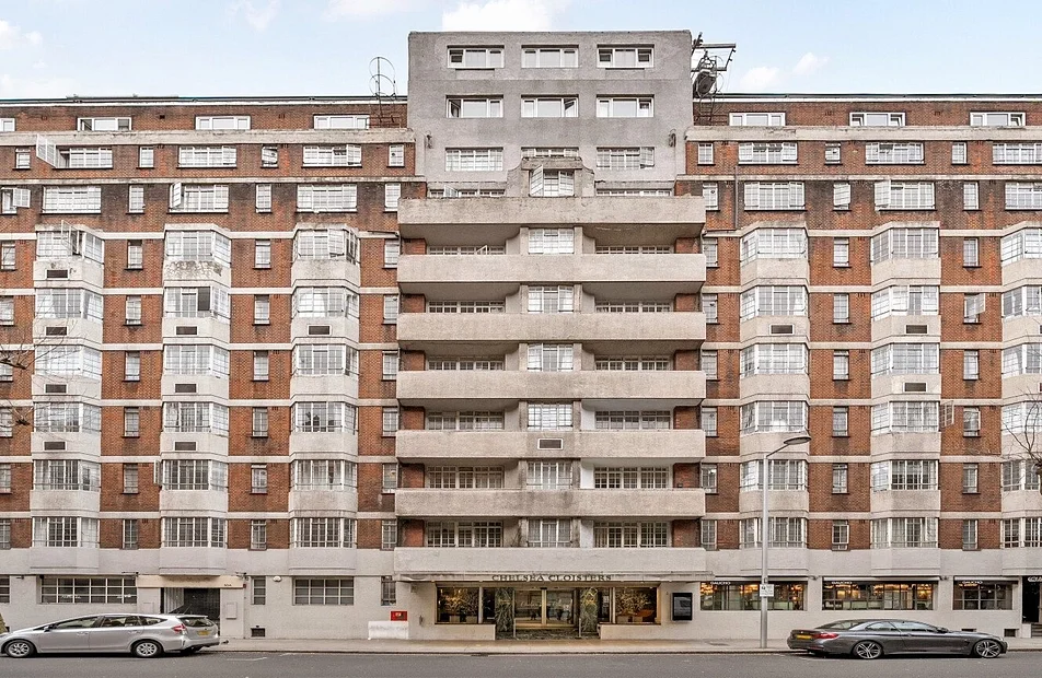 Flat Sloane Avenue in Greater London