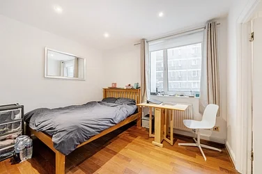 Flat Sloane Avenue in Greater London