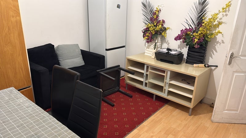 Room Harcourt Road in Greater London