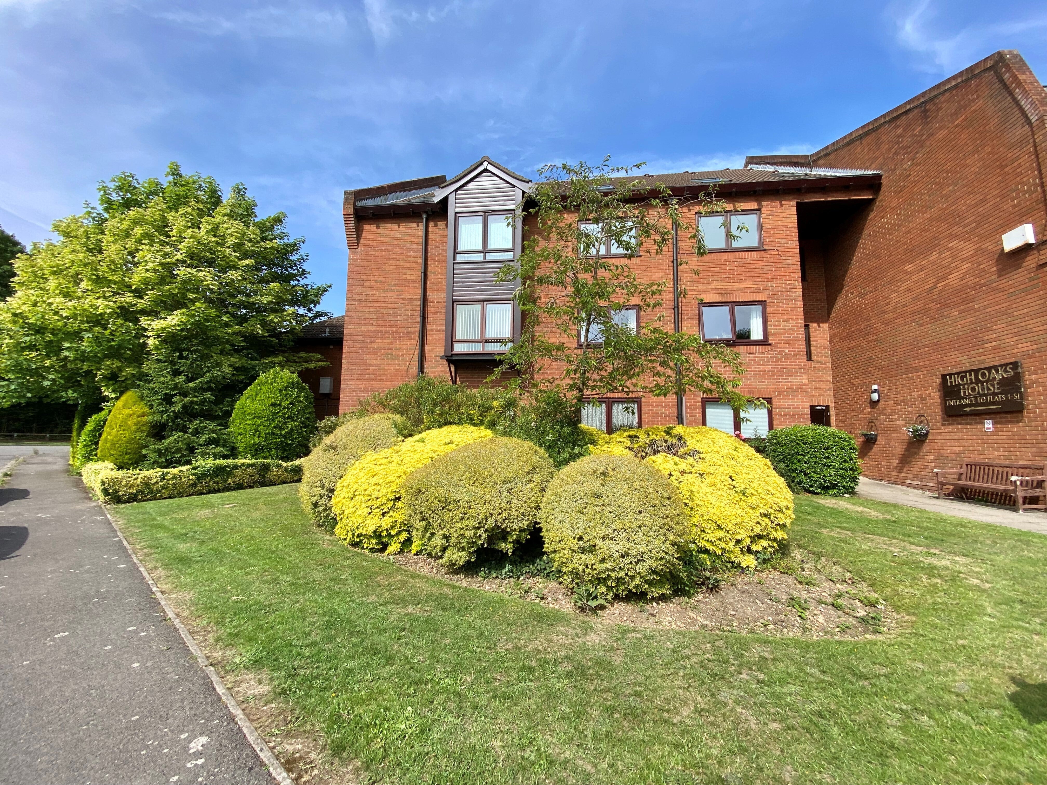 Flat High Oaks Close in Fareham